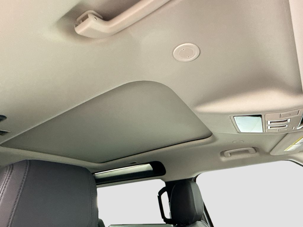 Thumbnail: 2023 Land Rover Defender - 21