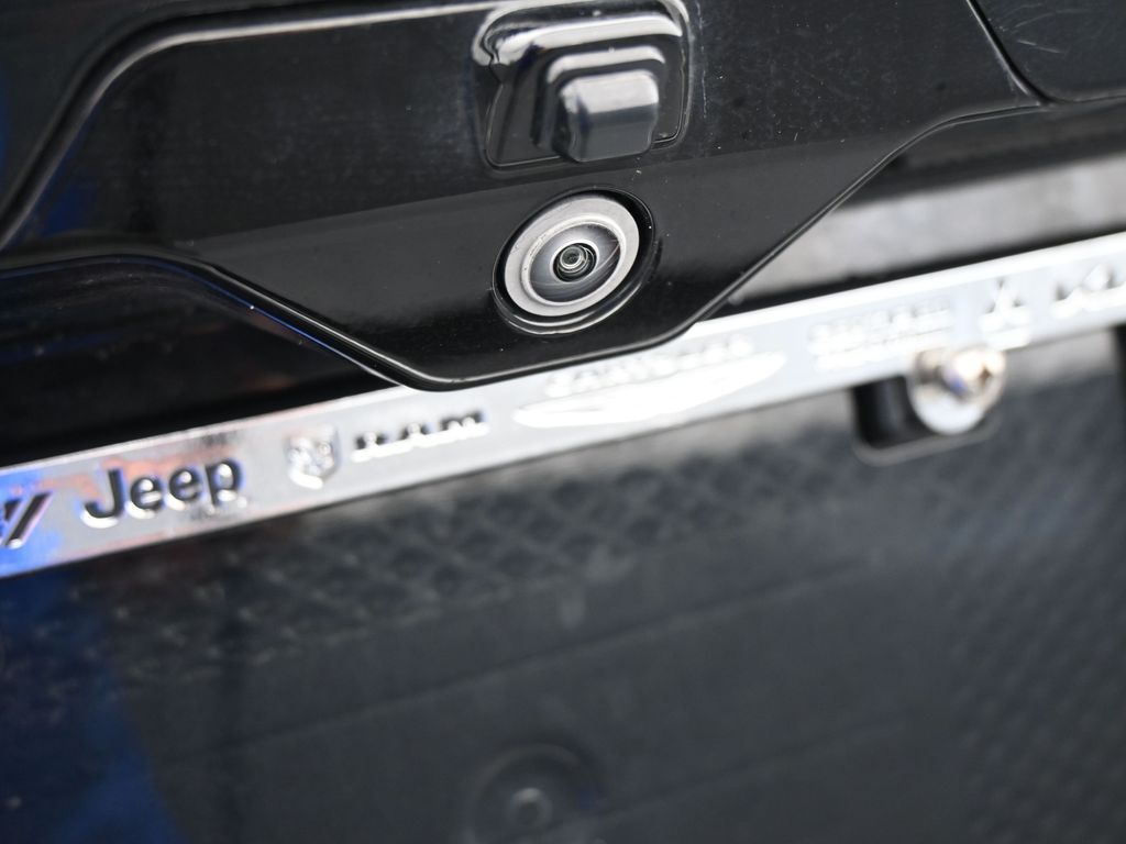 Used 2024 Diamond Black Crystal Pearlcoat Jeep Base image 50