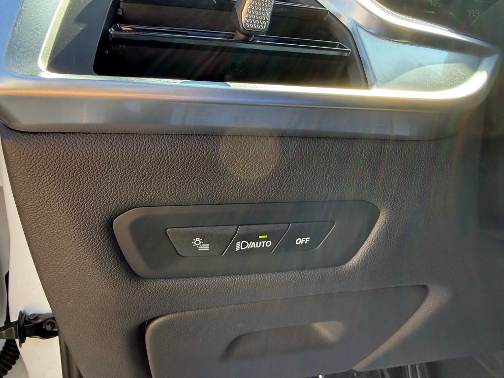 Thumbnail: 2025 BMW X6 - 11