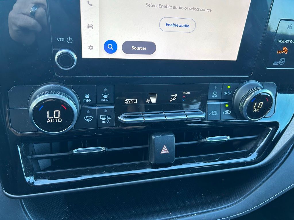 Thumbnail: 2023 Toyota Highlander - 25