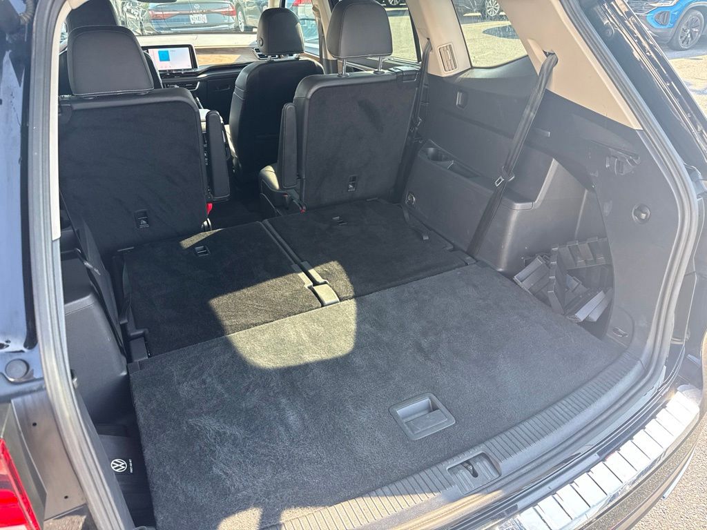 2024 Volkswagen Atlas 2.0T SE w/Technology Black at South Hills CDJR
