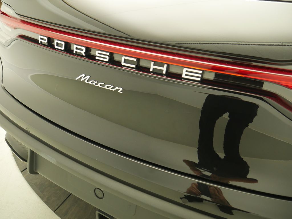 Thumbnail: 2023 Porsche Macan - 11