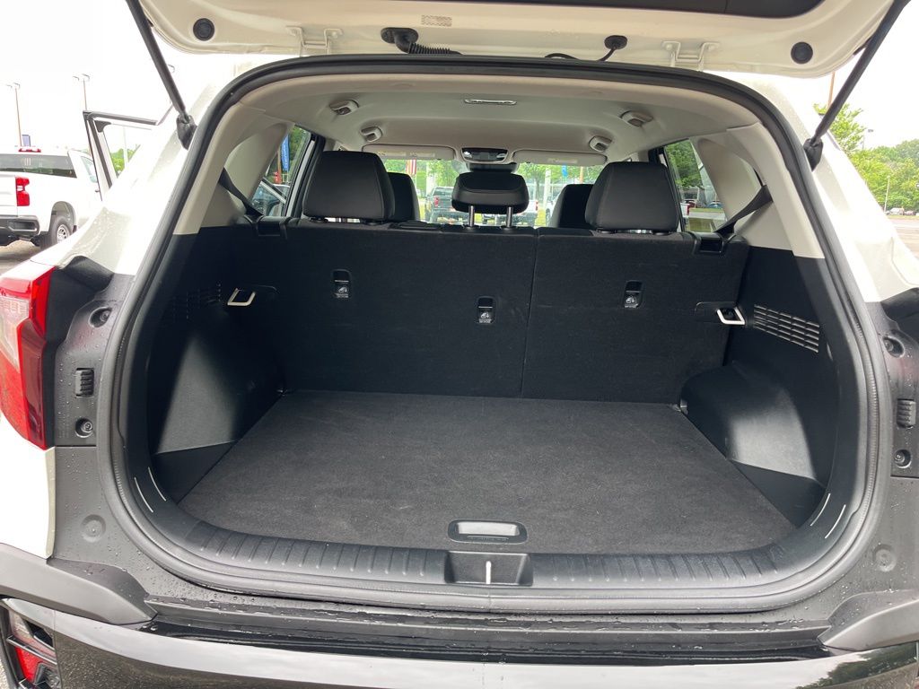 Used 2024 White Kia X-Line image 25
