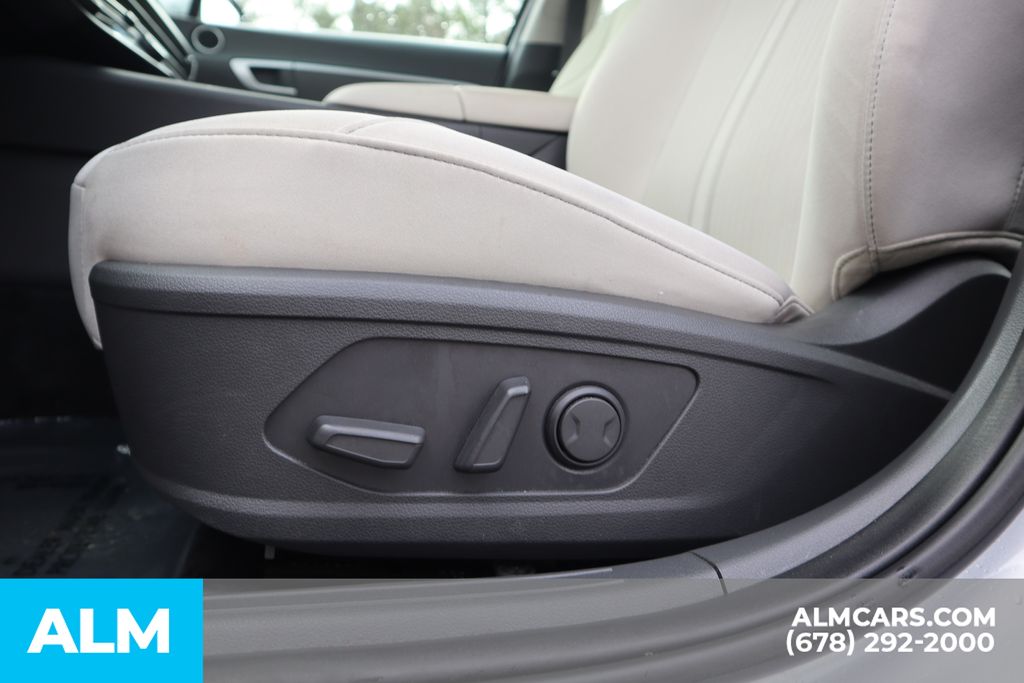 Used 2025 Silver Hyundai SEL image 12