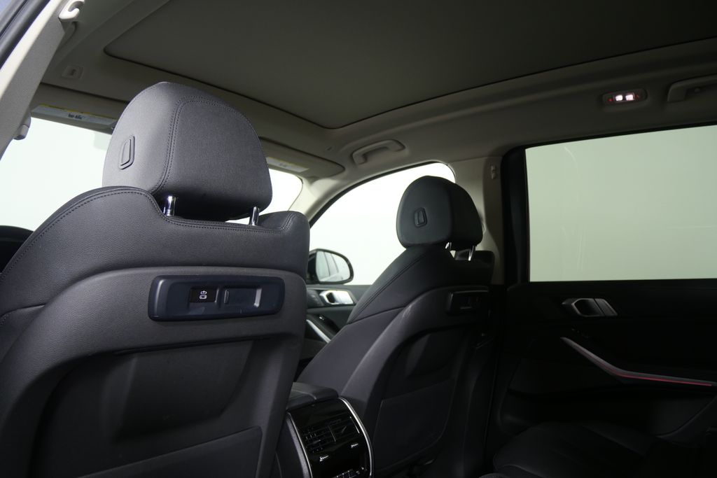 Thumbnail: 2021 BMW X7 - 19