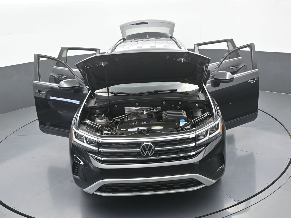 Used 2022 Deep Black Volkswagen 2.0T SE image 72