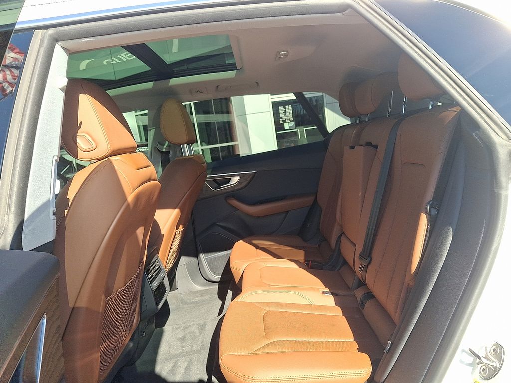 Thumbnail: 2022 Audi Q8 - 10