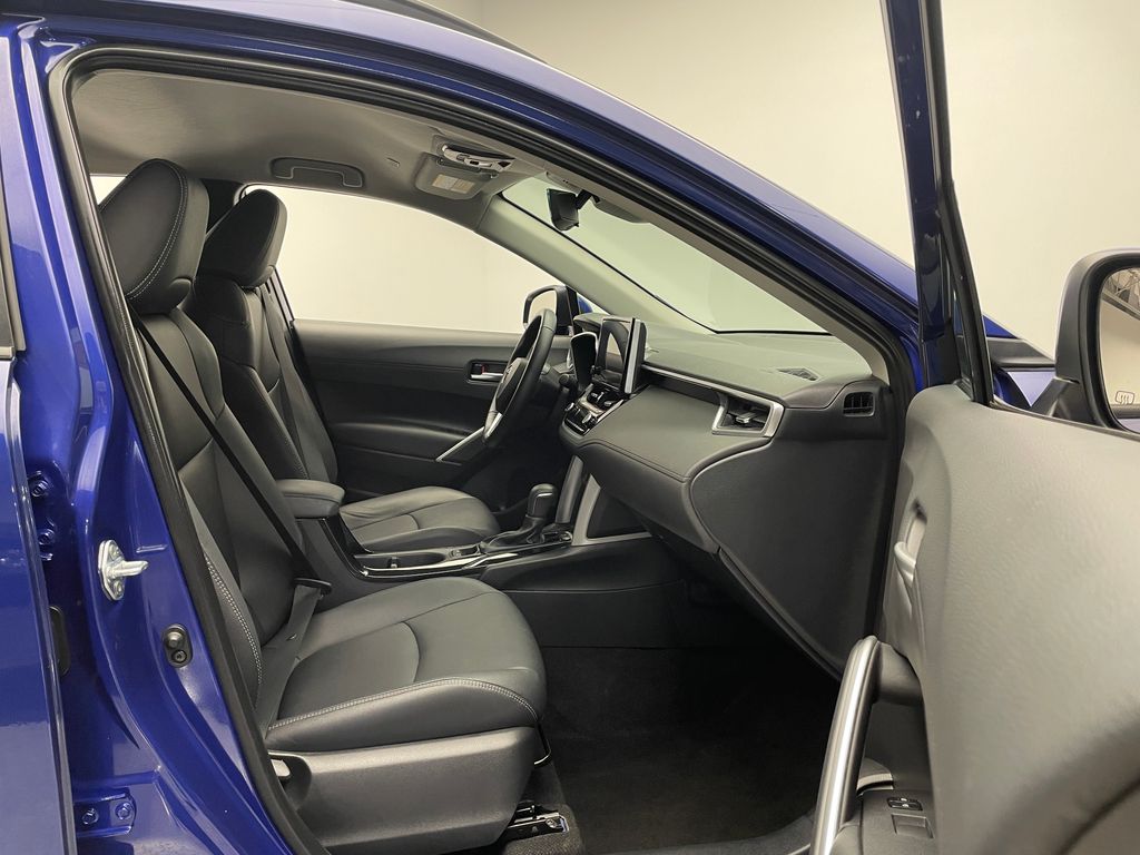 2024 Toyota Corolla Cross XLE 17