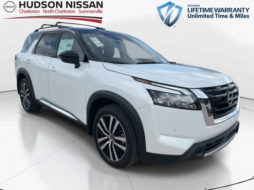 2025 Everest White Pearl Tricoat/Super Black Nissan Pathfinder Platinum SUV