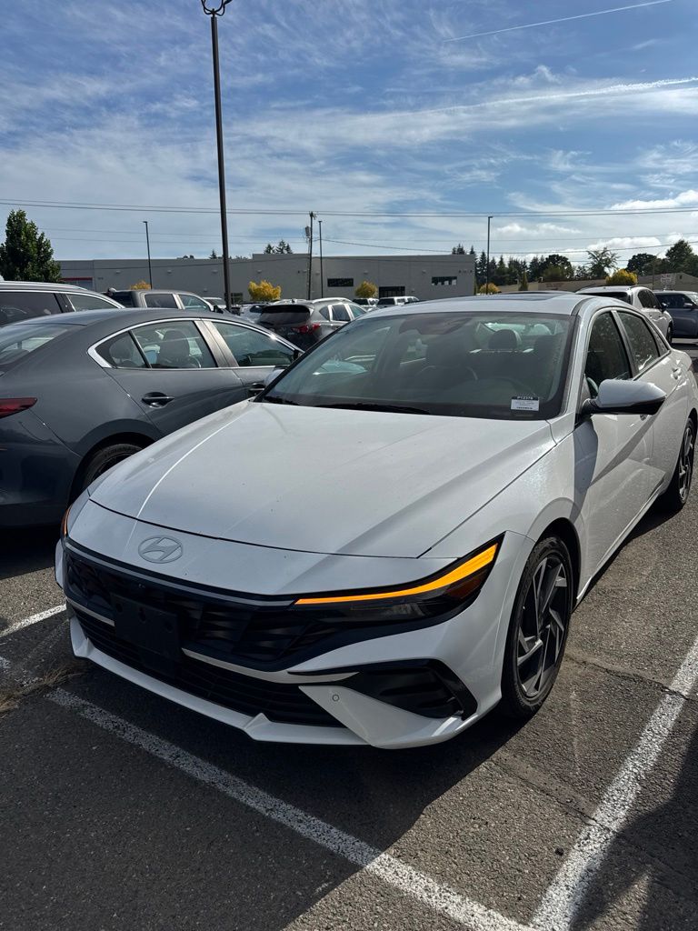 2024 Hyundai Elantra Limited FWD