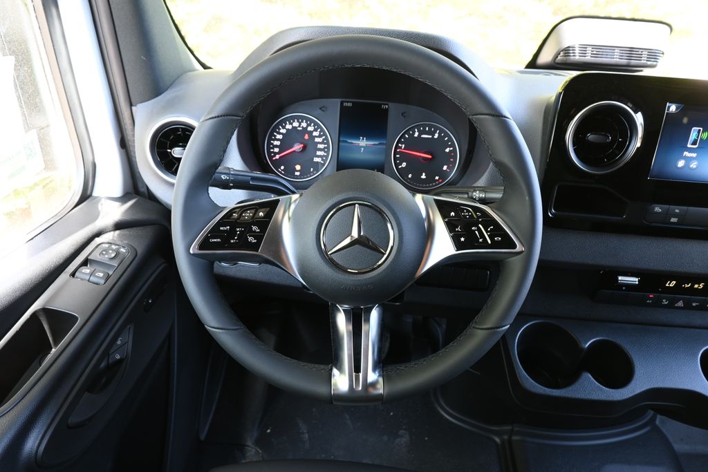 Thumbnail: 2025 Mercedes-Benz Sprinter - 19