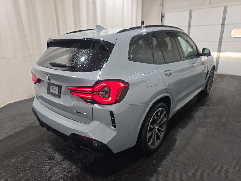 Used 2023 Gray BMW xDrive30i image 4
