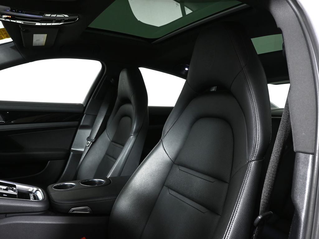 Thumbnail: 2020 Porsche Panamera - 6