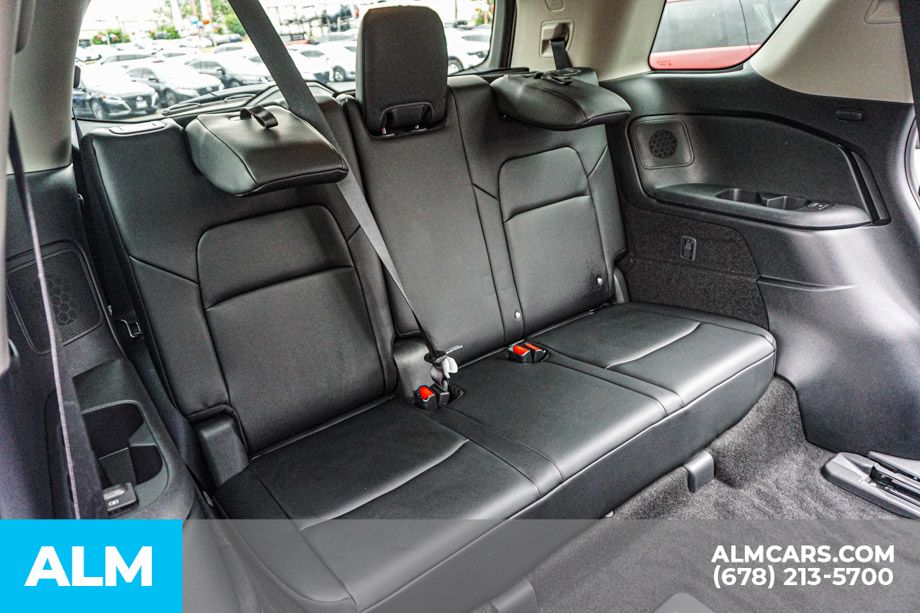 Used 2025 White Nissan Platinum image 22