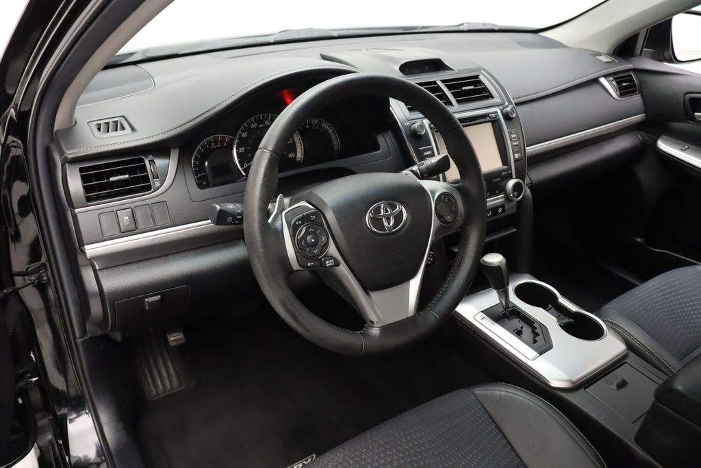 2014 Toyota Camry SE 15