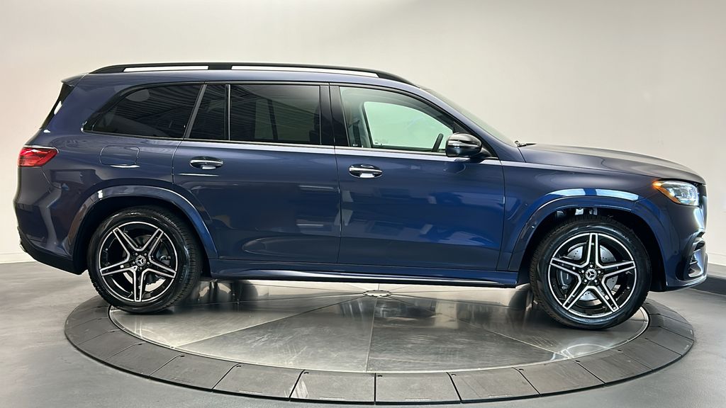 2025 Mercedes-Benz GLS 450 4MATIC 8