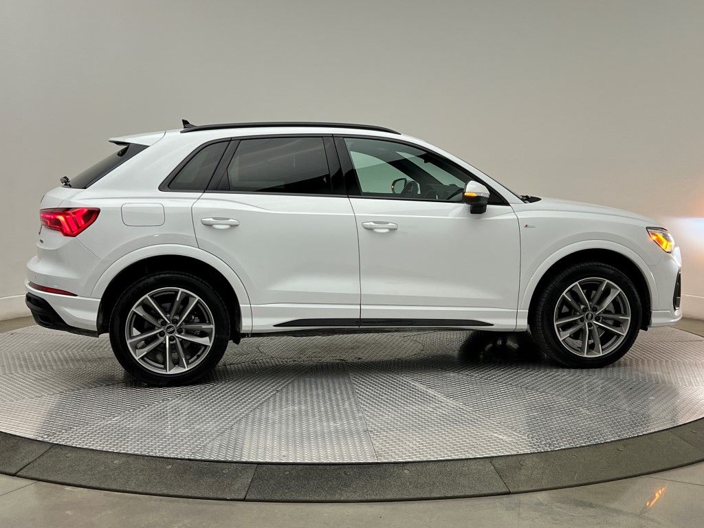 Thumbnail: 2023 Audi Q3 - 6