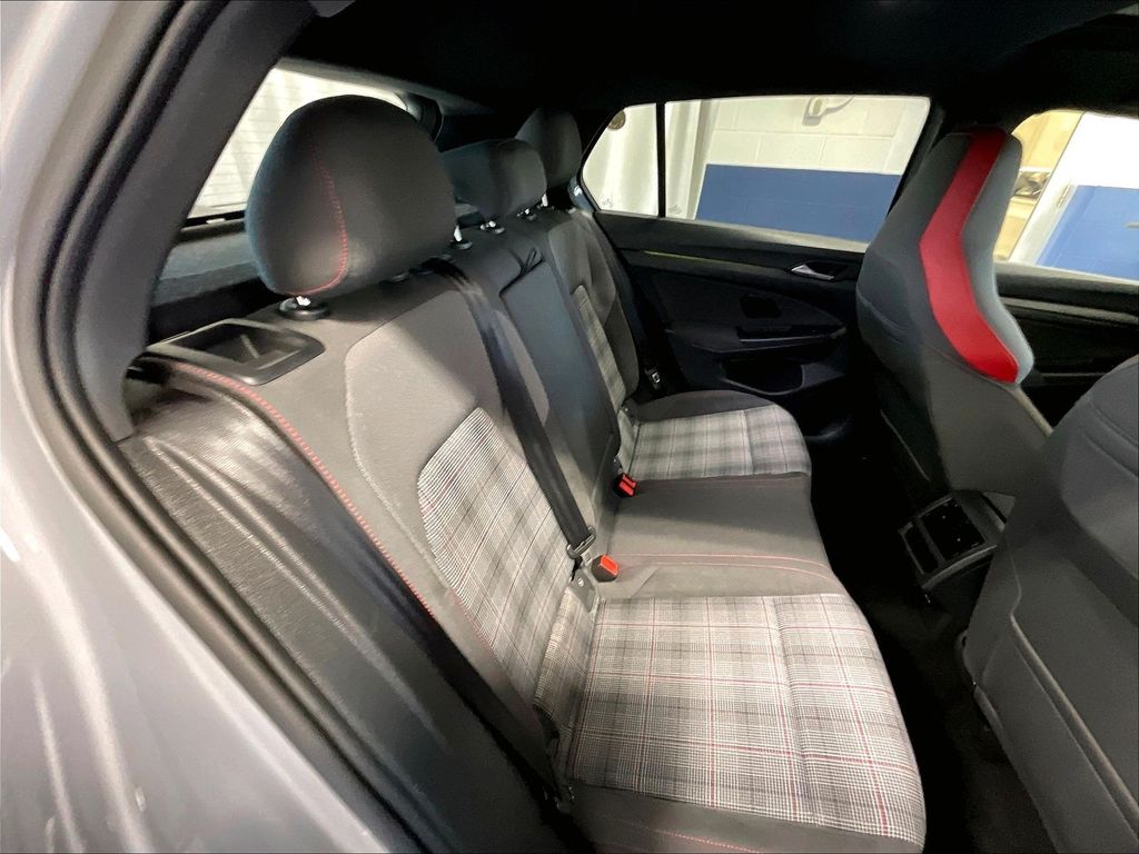 2022 Volkswagen Golf GTI — photo 16