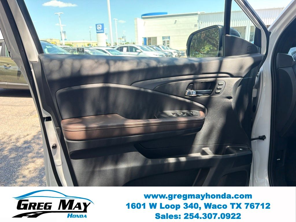2025 Honda Ridgeline RTL White at Greg May Honda