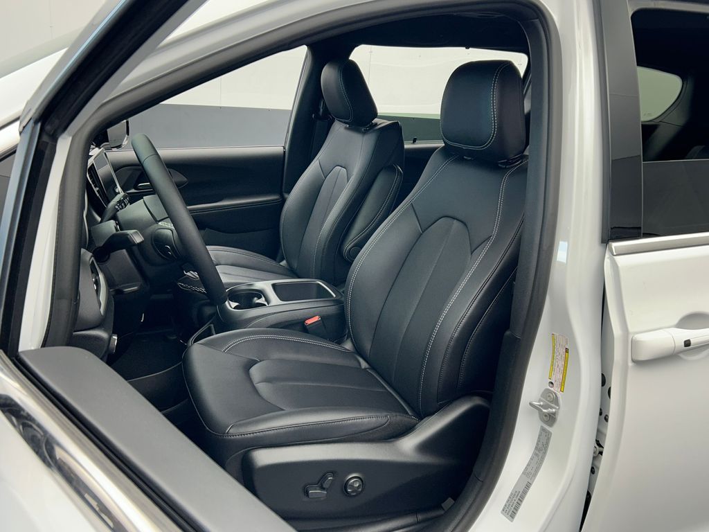 New 2026 Bright White Clearcoat Chrysler LX image 13