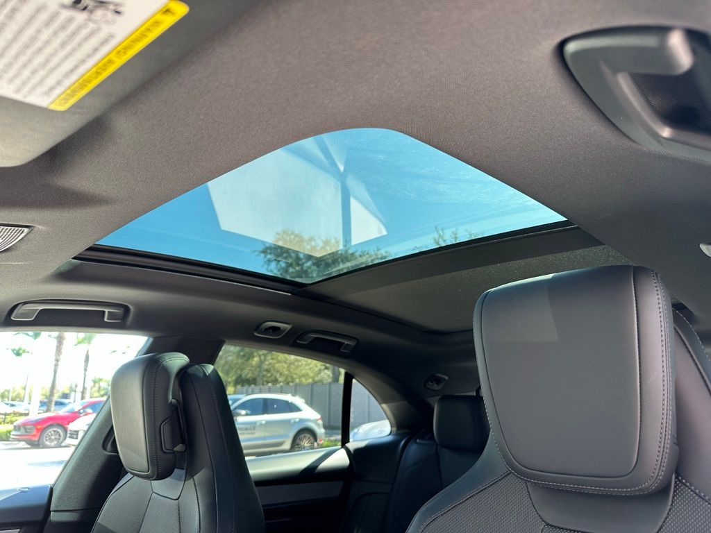 Thumbnail: 2024 Porsche Macan - 23