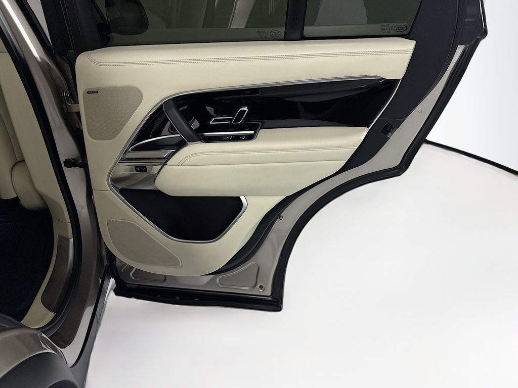 Thumbnail: 2023 Land Rover Range Rover - 27