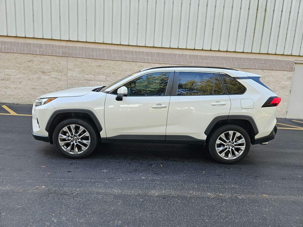 2022 Toyota RAV4 XLE Premium 2