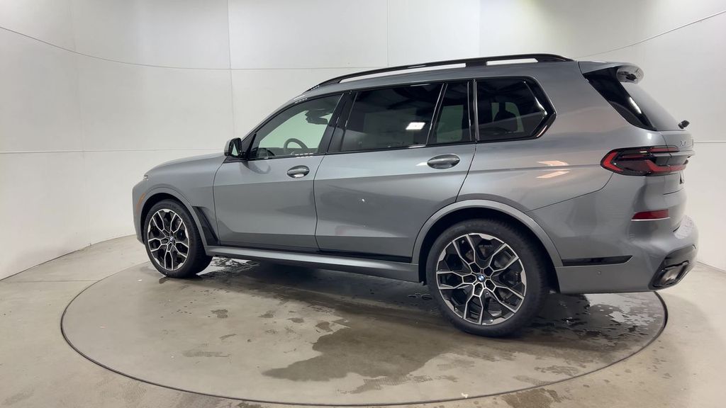 Thumbnail: 2026 BMW X7 - 6