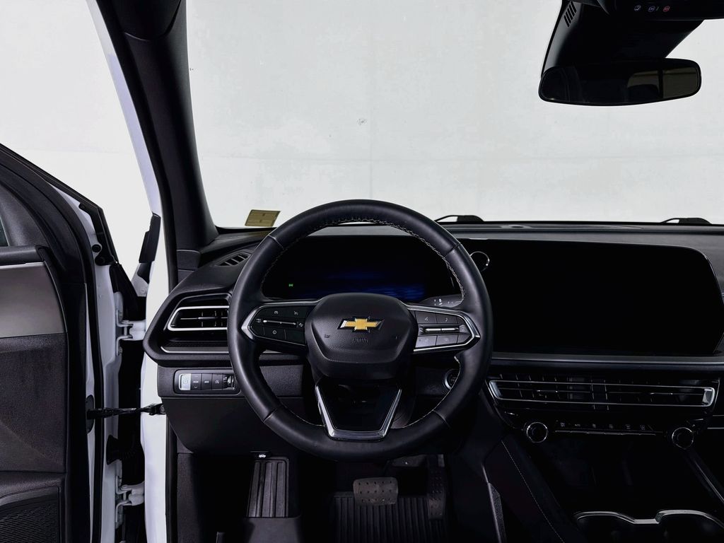 Used 2025 Chevrolet Traverse SUV