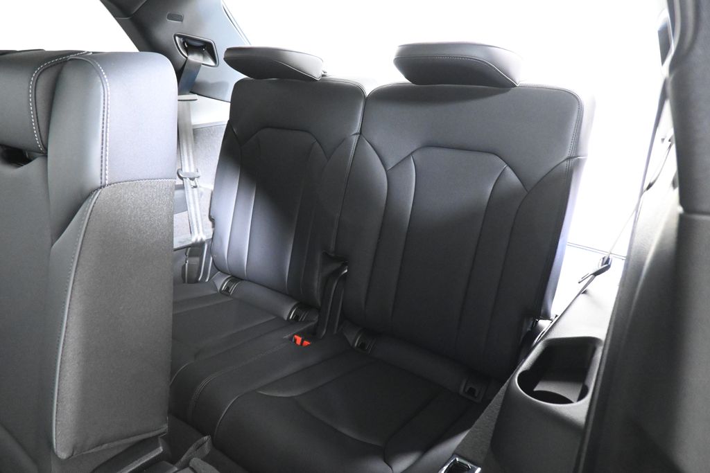 Thumbnail: 2026 Audi Q7 - 30