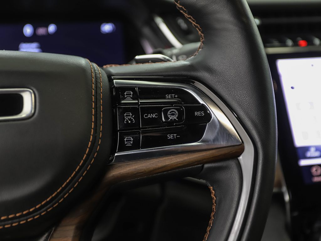 Thumbnail: 2022 Jeep Grand Cherokee - 13