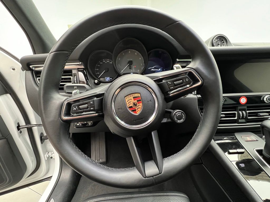 Thumbnail: 2025 Porsche Macan - 7
