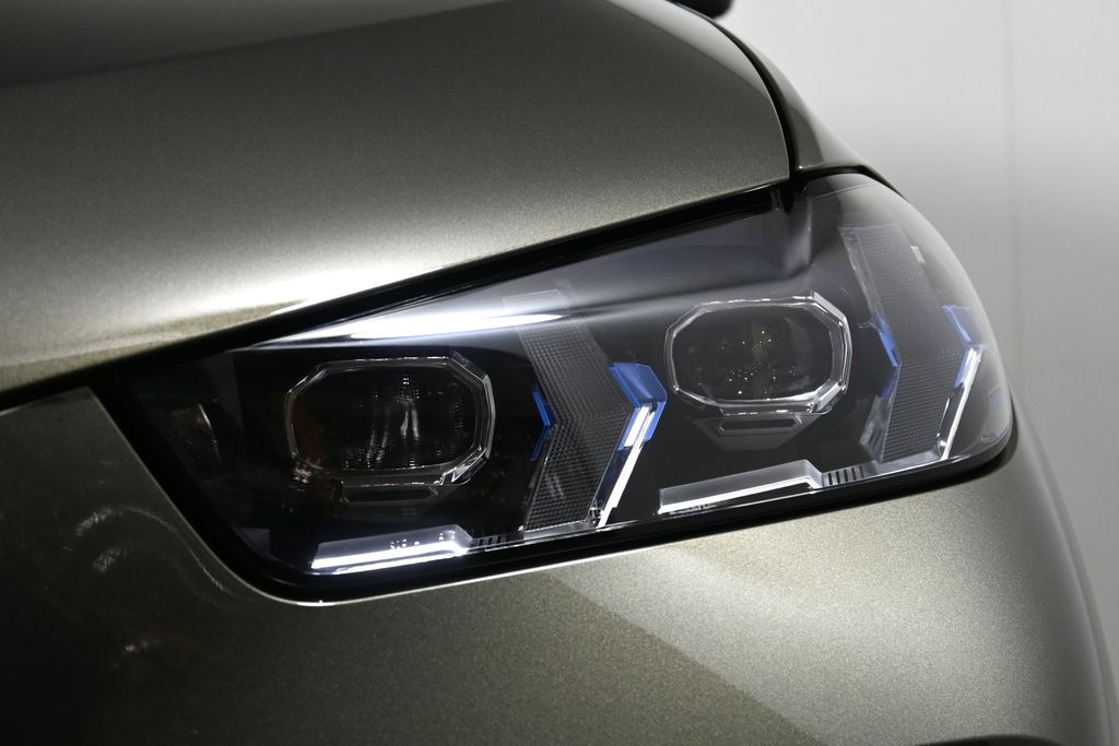 Thumbnail: 2026 BMW X5 - 11
