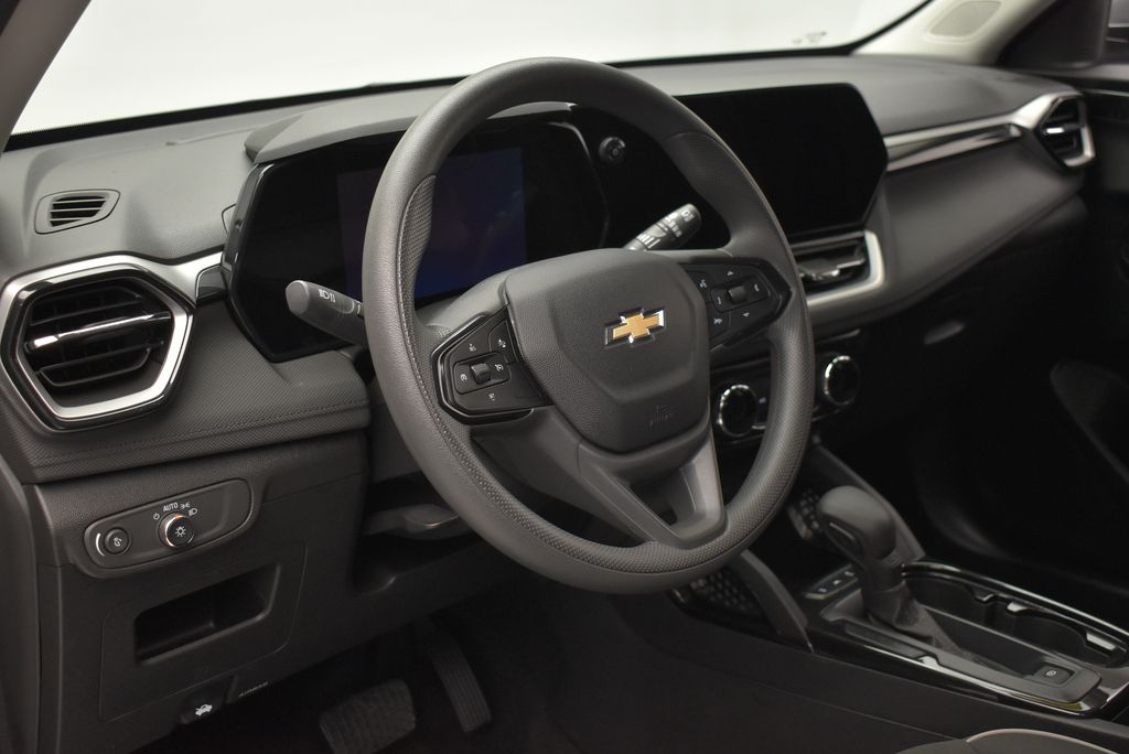 Thumbnail: 2025 Chevrolet TrailBlazer - 15