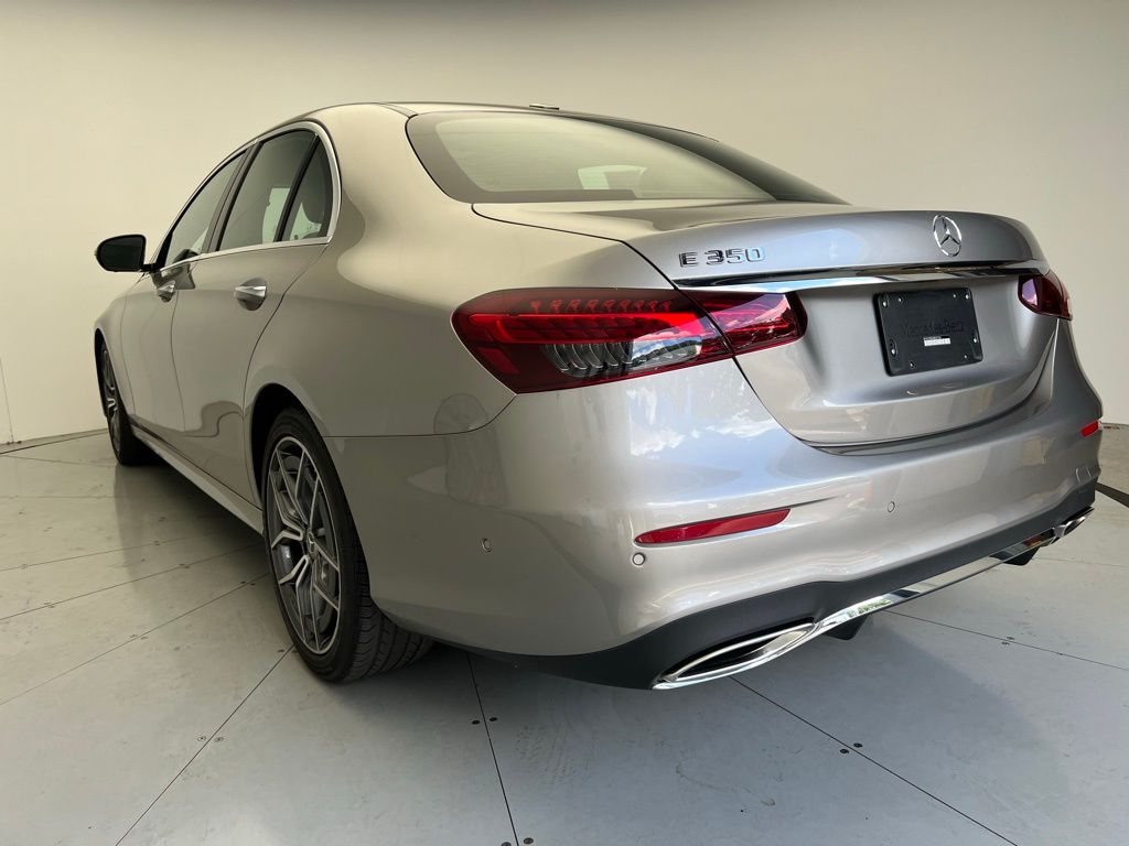 Thumbnail: 2022 Mercedes-Benz E-Class - 4