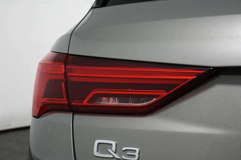 Thumbnail: 2025 Audi Q3 - 12
