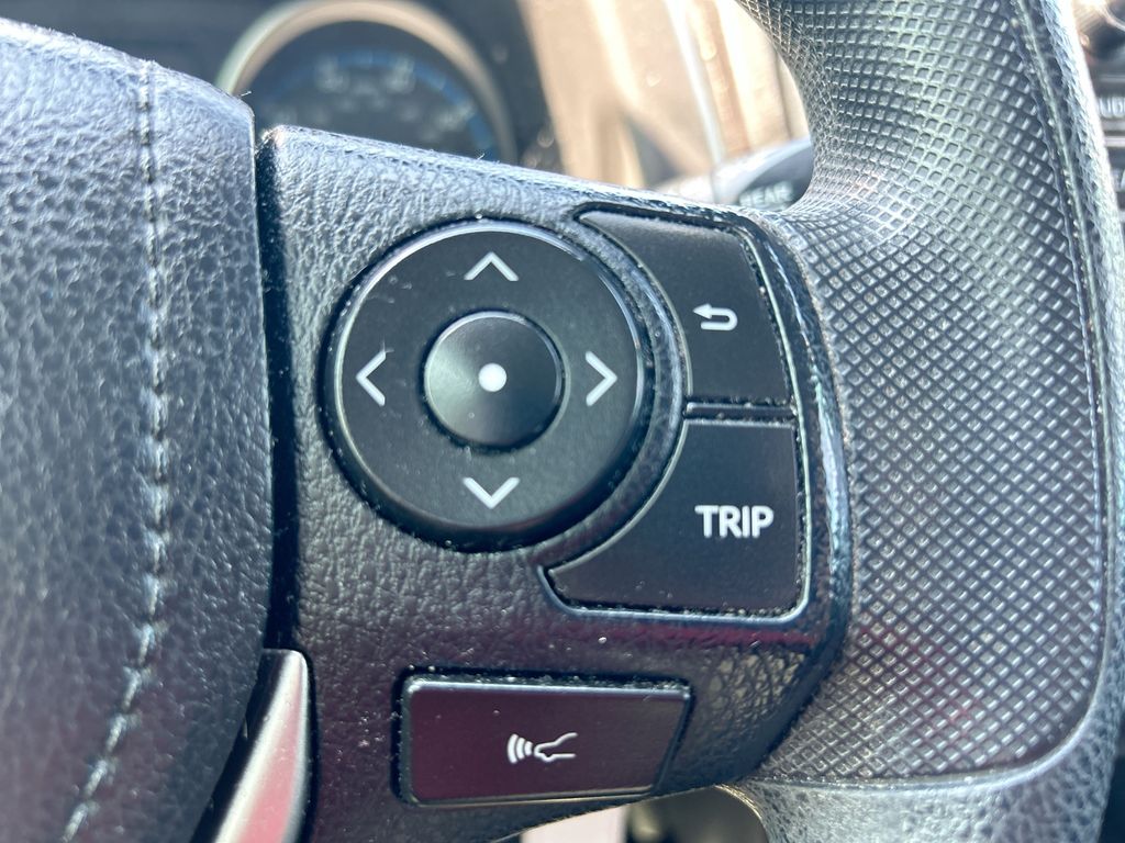 Thumbnail: 2018 Toyota RAV4 - 16