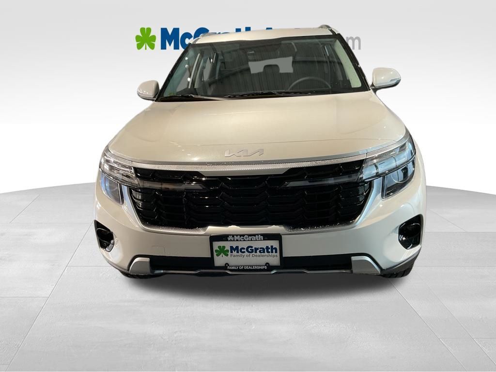 New 2026 White Kia S image 8