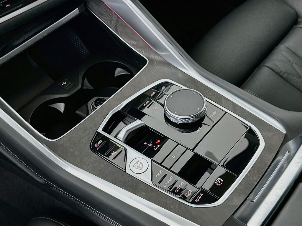 Thumbnail: 2027 BMW X6 - 15