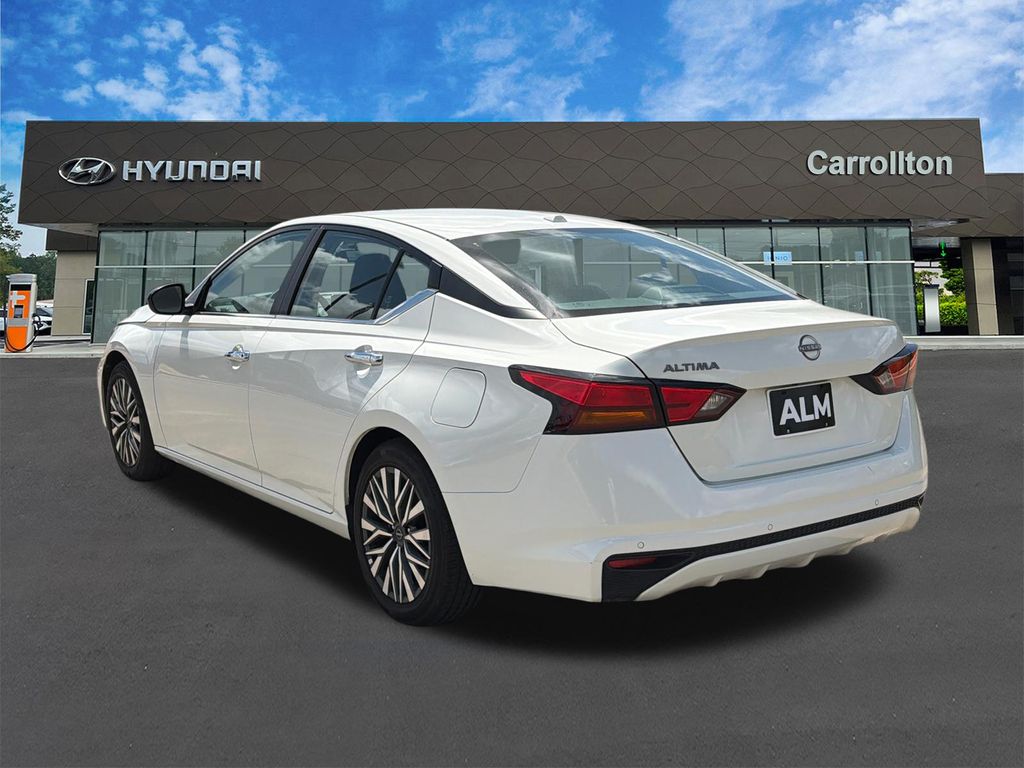 Used 2025 White Nissan 2.5 SV image 7