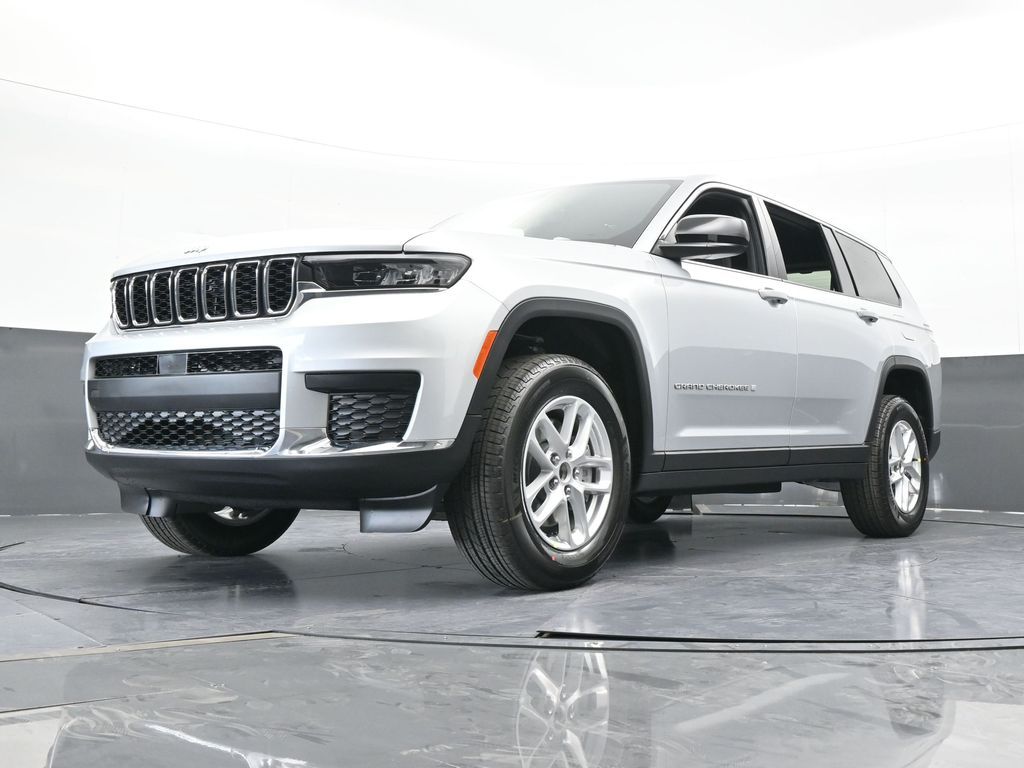 New 2026 Silver Zynith Jeep Laredo image 50
