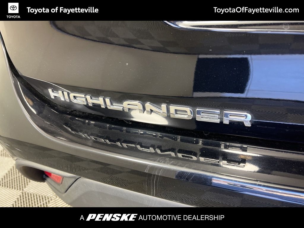 Thumbnail: 2023 Toyota Highlander - 3