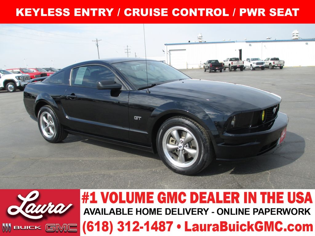 2005 Ford Mustang GT Deluxe Coupe RWD