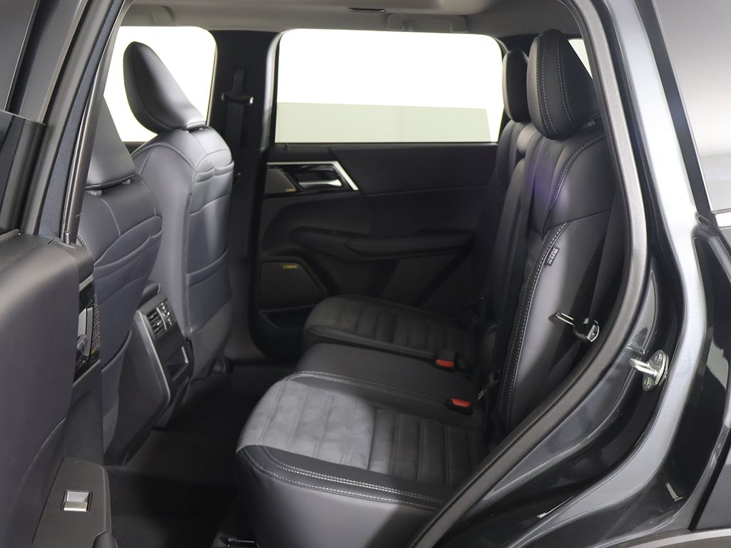 New 2026 Gray Mitsubishi SE image 31