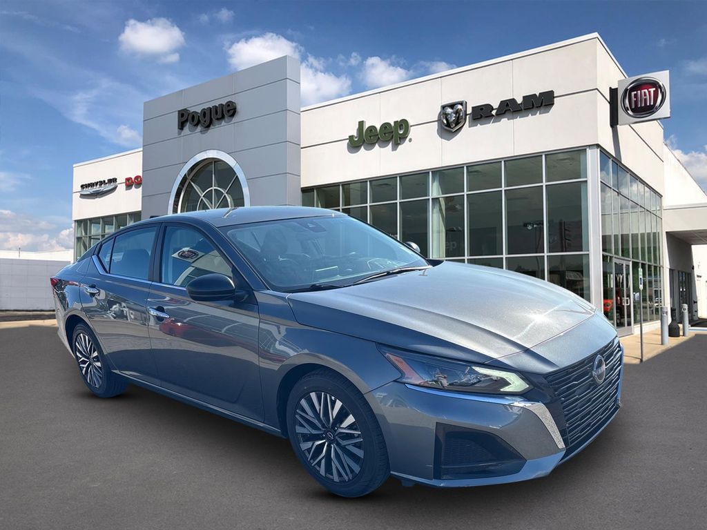 Gray (Gun Metallic) 2025 Nissan Altima Sedan Front-Wheel Drive Continuously Variable Transmission