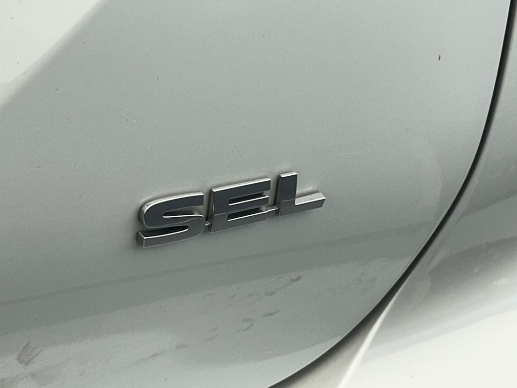 Used 2022 White Diamond Mitsubishi SEL image 31