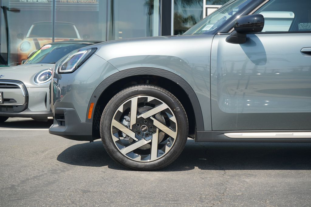 2025 MINI Cooper Countryman Iconic 2