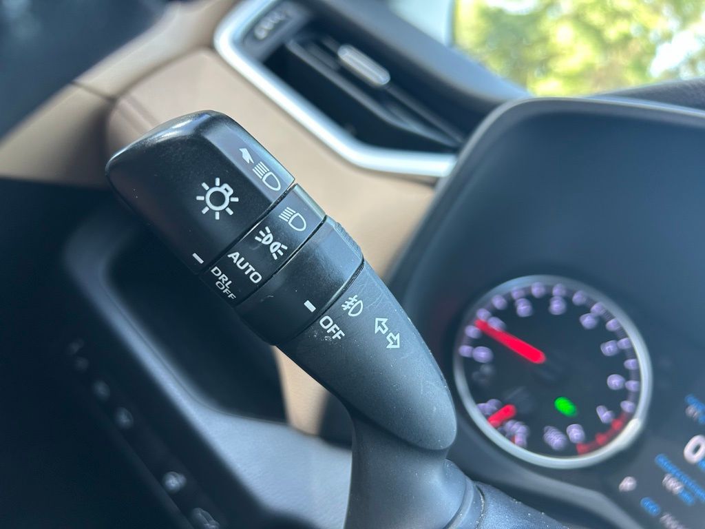 2019 Toyota RAV4 XLE Premium 28