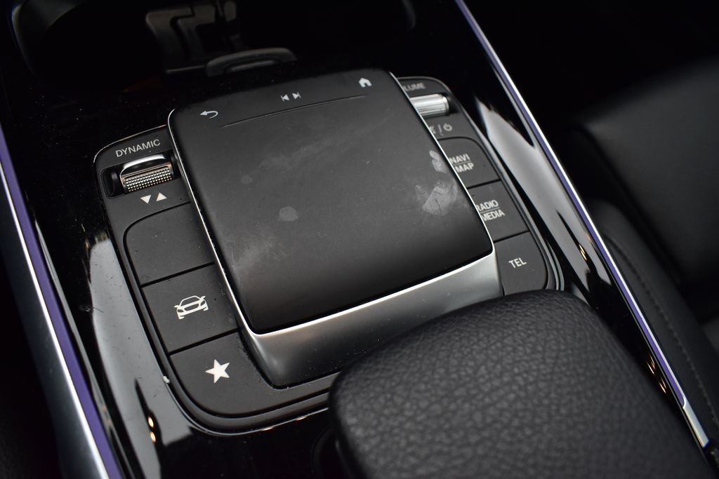 Thumbnail: 2022 Mercedes-Benz GLB - 22