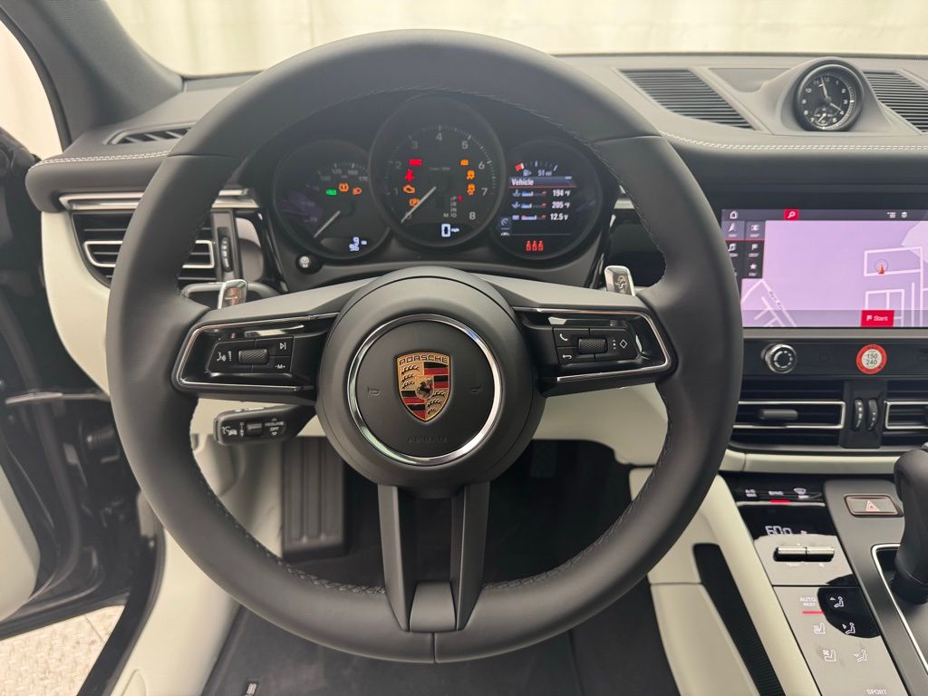 Thumbnail: 2025 Porsche Macan - 6